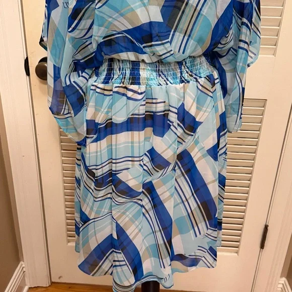 Calvin Klein Chiffon Kimono Dress in a Plaid Pattern of Blue and Tan and Green - Picture 5 of 16